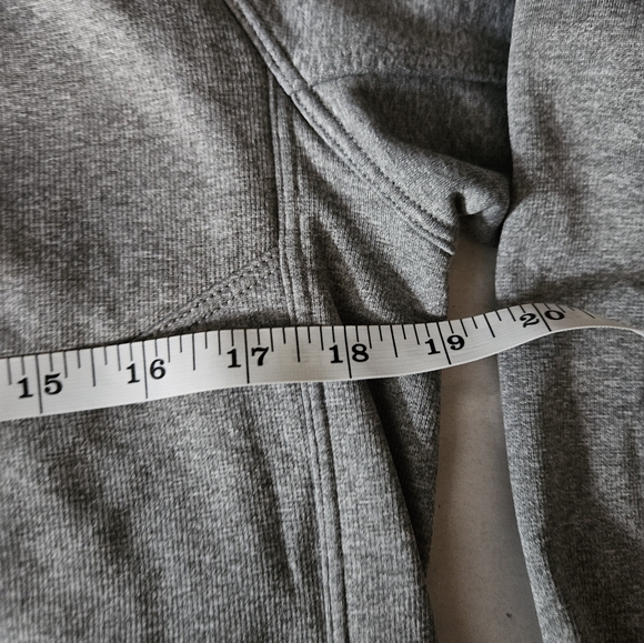 The North Face Women's sweater - Picture 8 of 14